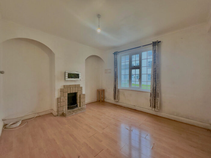 2 Bedroom Flat To Rent In London Road, SM4