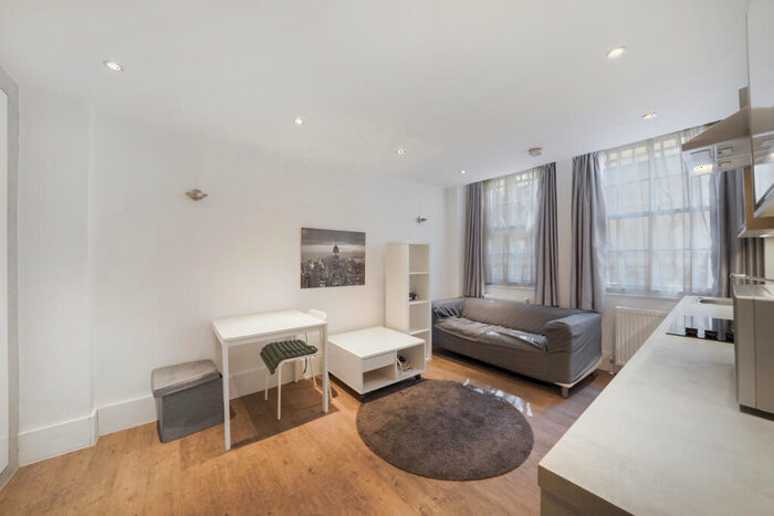 Flat To Rent In Ivor Court, Gloucester Place, NW1