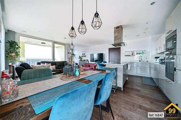 3 Bedroom Flat For Sale In Gooch House, London, SE10
