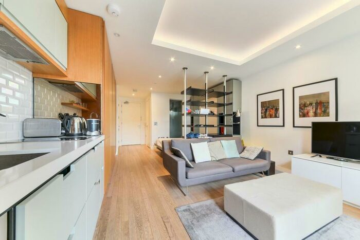 Apartment To Rent In Park Vista Tower, Cobblestone Square, E1W