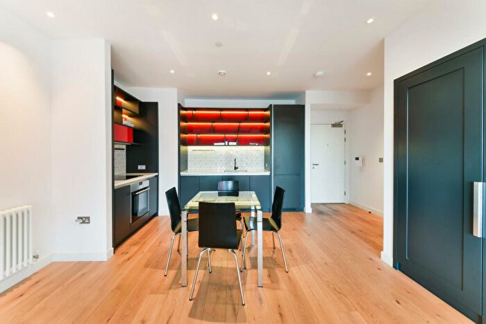 1 Bedroom Apartment To Rent In Modena House, London City Island, London, E14