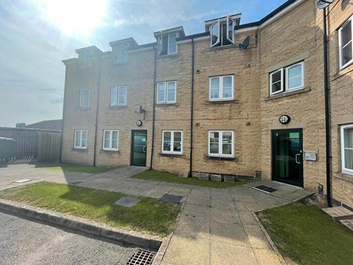 2 Bedroom Flat To Rent In Cranmer Road, Bradford, BD3
