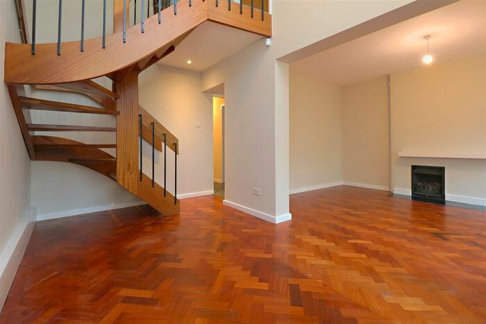 3 Bedroom Property To Rent In Southwood Lane, London, N6