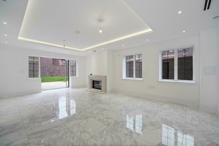 5 Bedroom Detached House To Rent In Chandos Way, Golders Green, NW11
