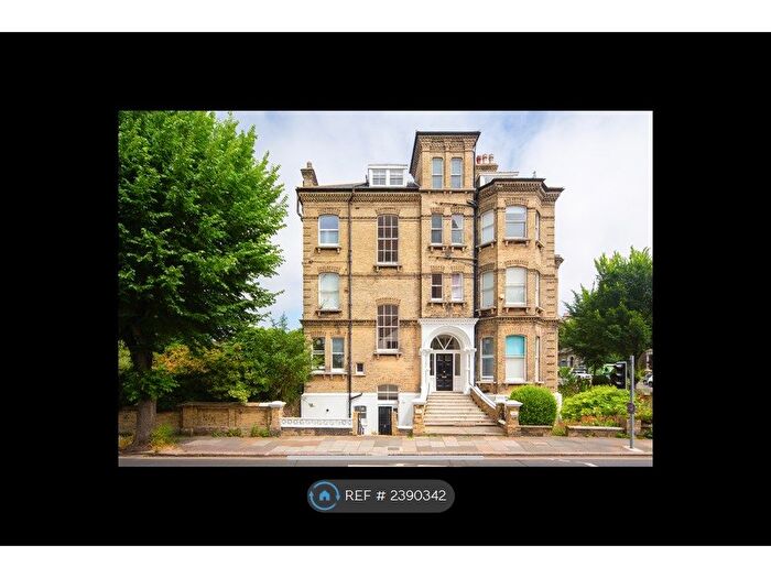 3 Bedroom Flat To Rent In The Drive, Hove, BN3