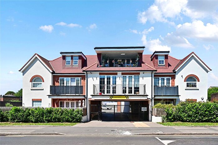 2 Bedroom Flat For Sale In Drake Avenue, Staines, Surrey, TW18
