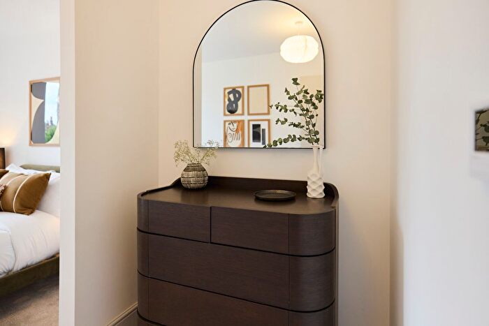 2 Bedroom Flat To Rent In Station Road, SW19