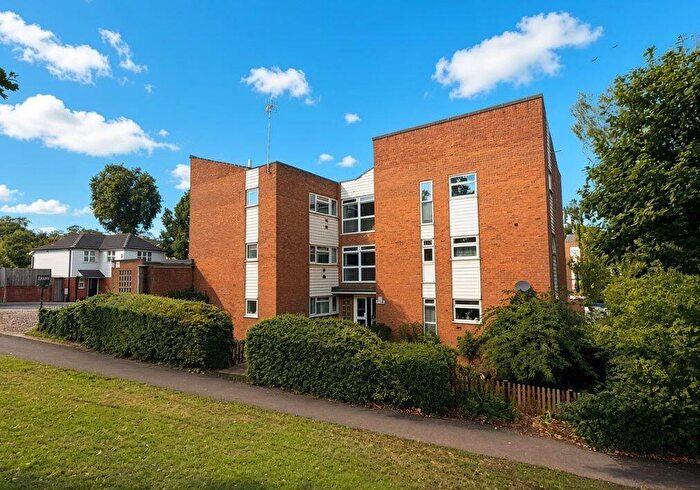 2 Bedroom Flat For Sale In Kempton Close, Erith, Kent, DA8