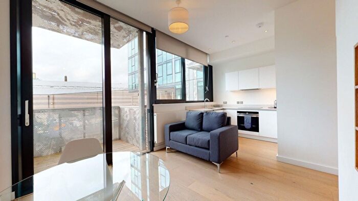 Studio To Rent In Highgate Hill, London, N19