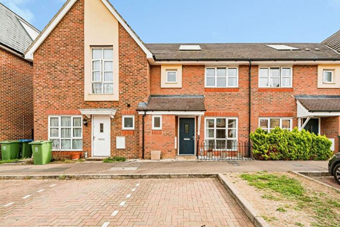3 Bedroom Terraced House For Sale In Fuggle Drive, Aylesbury, HP21