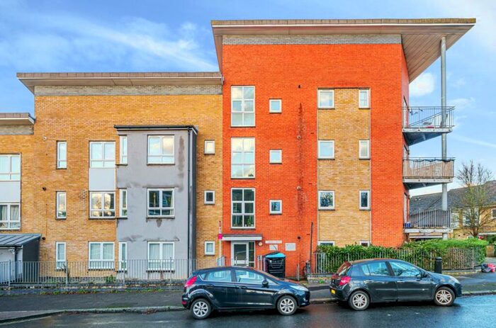 2 Bedroom Flat To Rent In Linden Grove Peckham, SE15