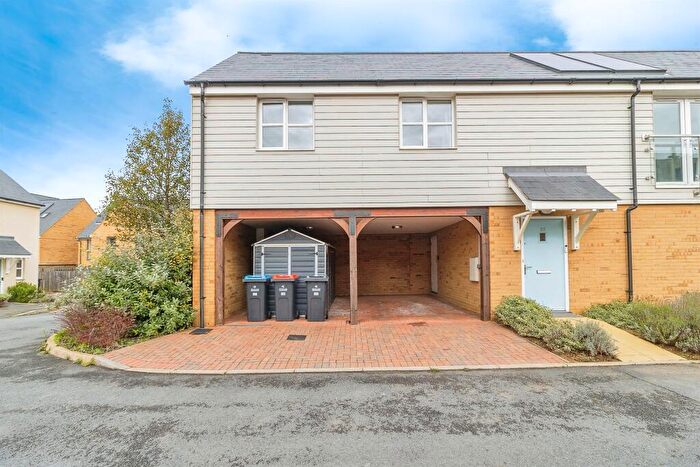 3 Bedroom House For Sale In Collingwood Gardens, Brooklands, Milton Keynes, MK10
