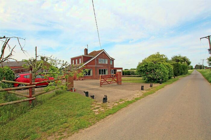 4 Bedroom Detached House For Sale In Dog Drove North, Holbeach Drove, Spalding, PE12