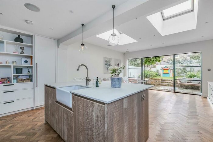 4 Bedroom House To Rent In Calbourne Road, SW12
