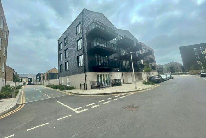 2 Bedroom Flat To Rent In Corys Road, Rochester, ME1