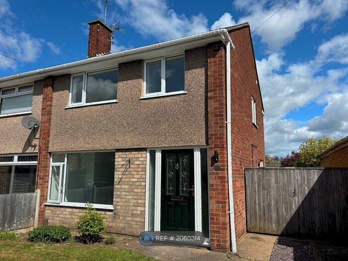 3 Bedroom Semi-Detached House To Rent In Beverley Grove, North Hykeham, Lincoln, LN6