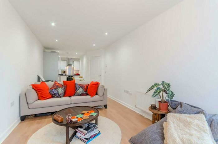 1 Bedroom Flat To Rent In Worcester Close, Crystal Palace, London, SE20