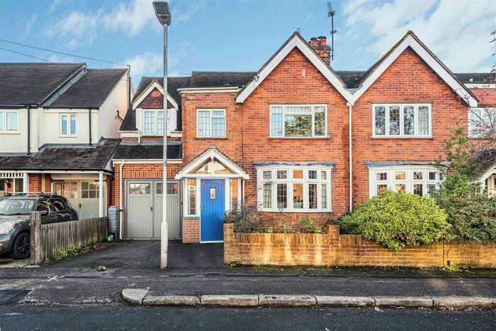 4 Bedroom Semi-Detached House To Rent In Matlock Road, RG4