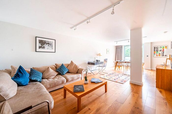 3 Bedroom Flat For Sale In Connexion Building, Battersea, London, SW11