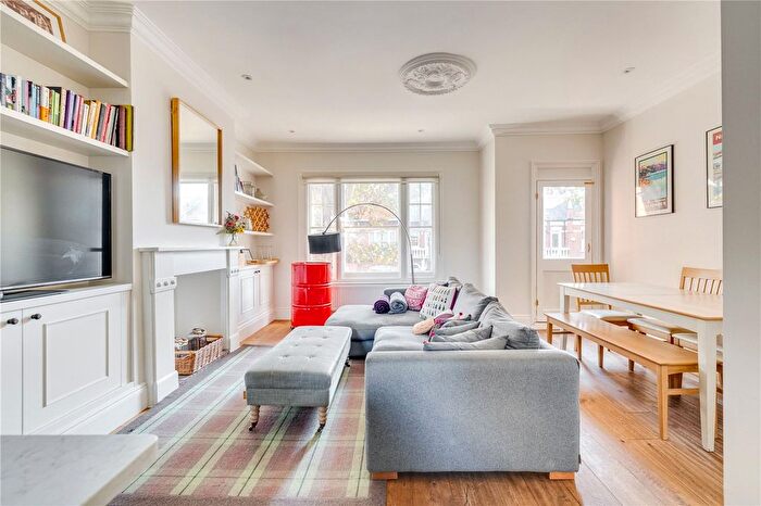 3 Bedroom Flat To Rent In Wandsworth Bridge Road, London, SW6