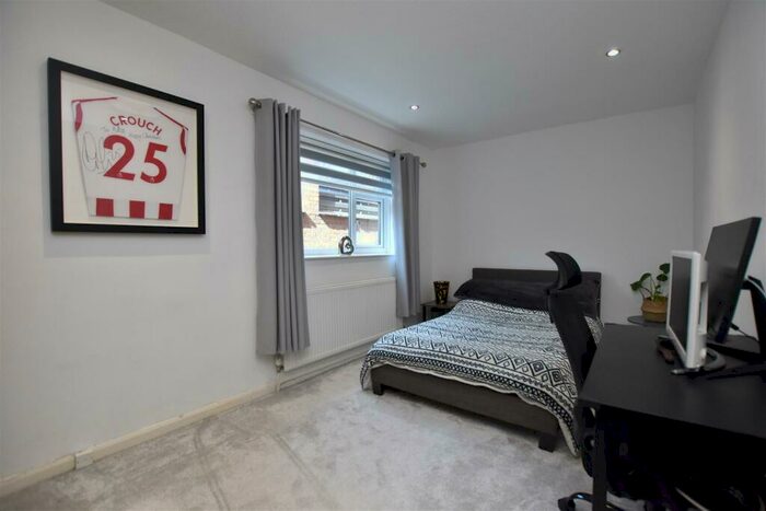 4 Bedroom Detached House For Sale In Glyn Avenue, Wrexham, LL12