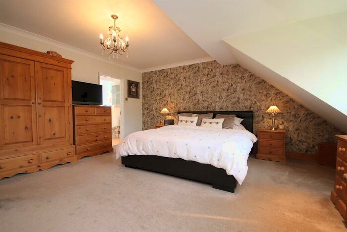 4 Bedroom Detached House For Sale In Main Road, Hextable, Swanley, BR8