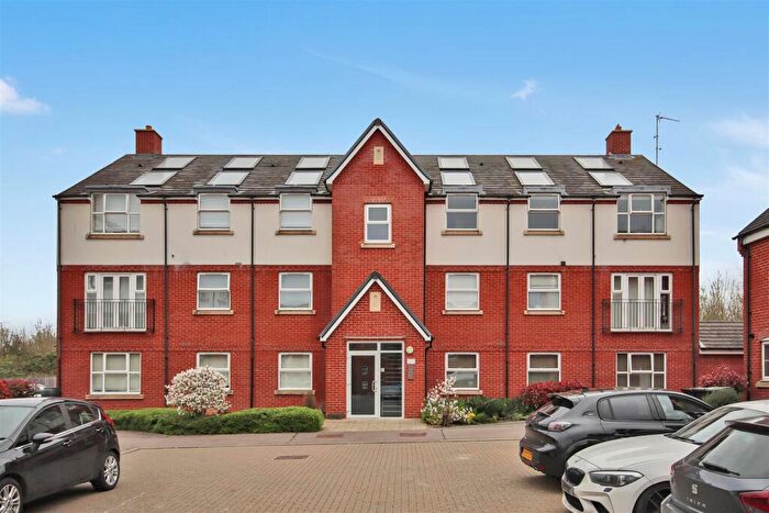 2 Bedroom Flat For Sale In Tyne Way, Rushden, NN10