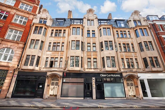 3 Bedroom Flat To Rent In Newman Street, W1T