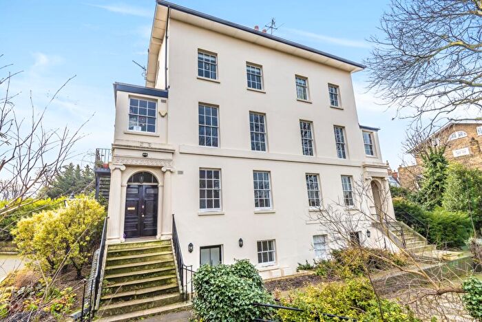 2 Bedroom Flat To Rent In Cresswell Park Blackheath, SE3