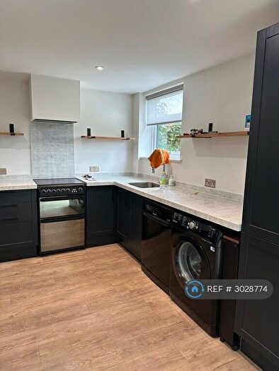 3 Bedroom Semi-Detached House To Rent In Bancroft Close, Cambridge, CB1