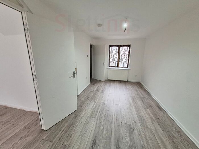 4 Bedroom Terraced House To Rent In Wheatley Close, London, NW4