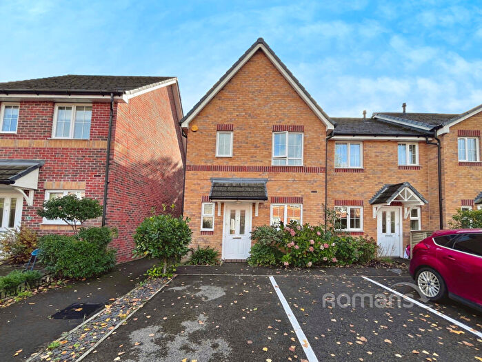 3 Bedroom End Of Terrace House For Sale In Silver Birch Way, Farnborough, Hampshire, GU14