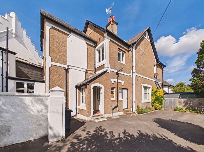 2 Bedroom Flat For Sale In Richmond Road, Worthing, BN11