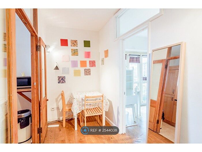 3 Bedroom Flat To Rent In Harrington House, London, NW1