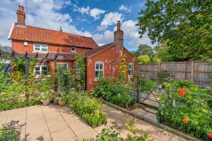 1 Bedroom Cottage For Sale In The Green, Wacton, Norwich, NR15