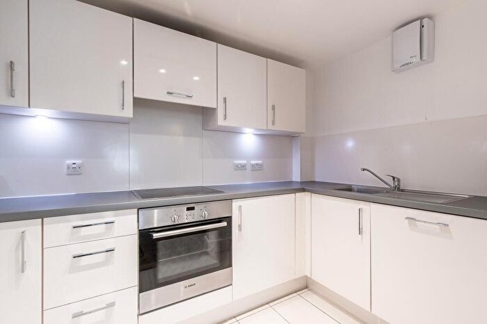 2 Bedroom Flat To Rent In St Peters Court, E1