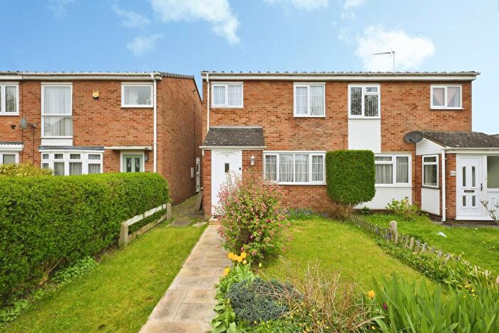 3 Bedroom Semi Detached House For Sale In Dymokes Way, Hoddesdon, EN11