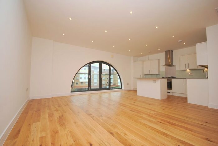 2 Bedroom Flat To Rent In Masons Hill, Bromley, BR2