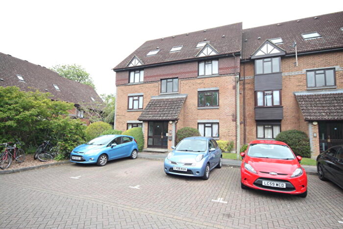 Flat To Rent In Oriental Road, Woking, GU22