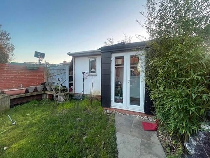 1 Bedroom Flat To Rent In Honeypot Lane, Stanmore, HA7