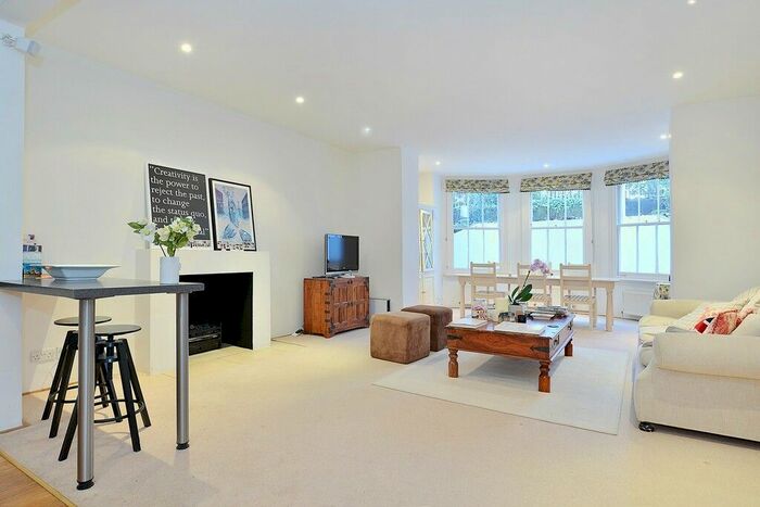 3 Bedroom Flat To Rent In Gledhow Gardens, South Kensington, SW5