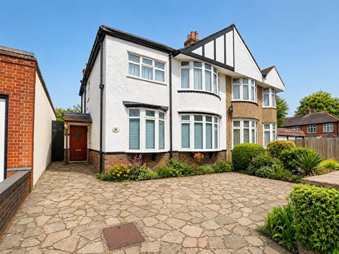 4 Bedroom Semi Detached House For Sale In Montrose Avenue, Luton, Bedfordshire, LU3