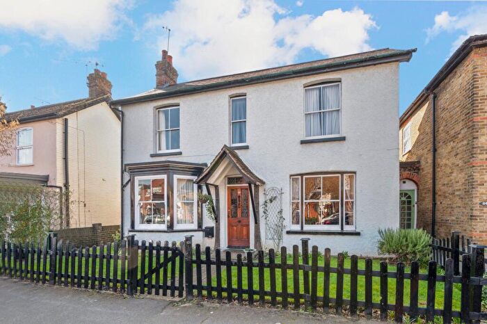 4 Bedroom Detached House For Sale In Albany Road, Hersham, KT12