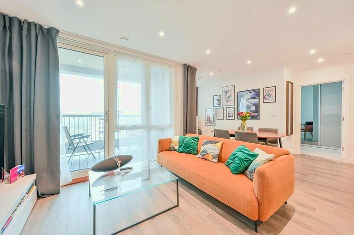 1 Bedroom Flat To Rent In Hanbury Road, Chiswick, W3