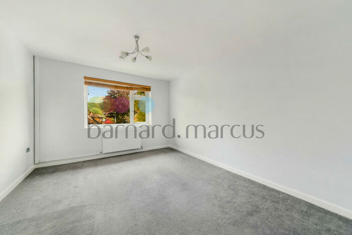 2 Bedroom Flat To Rent In Elmfield Way, South Croydon, CR2