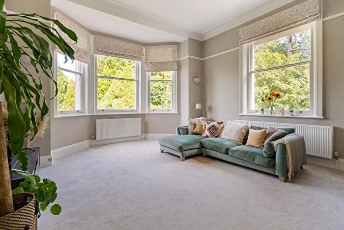 2 Bedroom Flat For Sale In Pixham Lane, Dorking, RH4