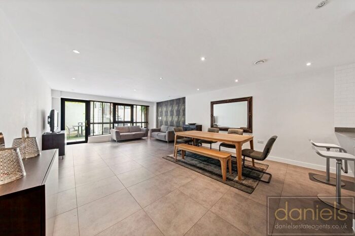 2 Bedroom Flat To Rent In High Road, Willesden Green, London, NW10