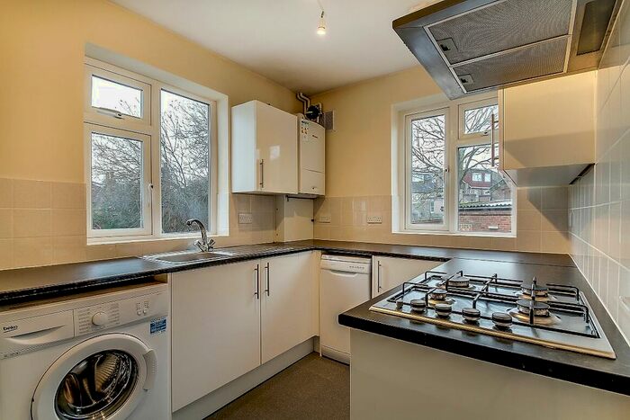 2 Bedroom Flat To Rent In Bedford Close, London, N10