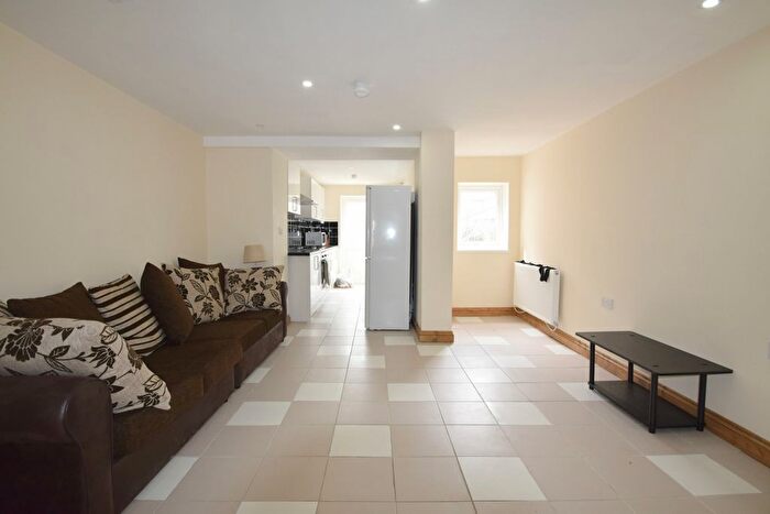 6 Bedroom Terraced House To Rent In Arabella Street, Roath, CF24