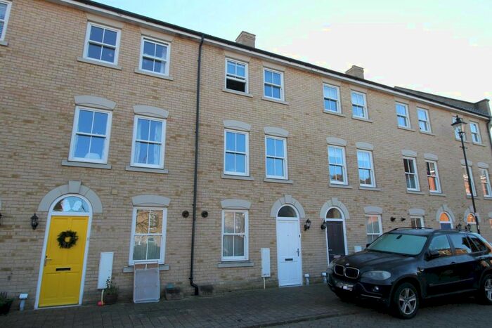 3 Bedroom Town House To Rent In Garland Road, Colchester, Essex, CO2
